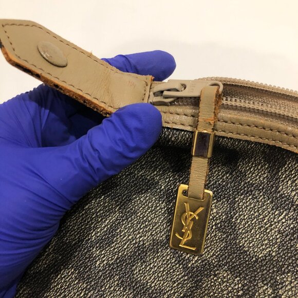 Saint Laurent Grey Giraffe Tote sku #85907 (corners minor tearing & rubbing) - Picture 14 of 16